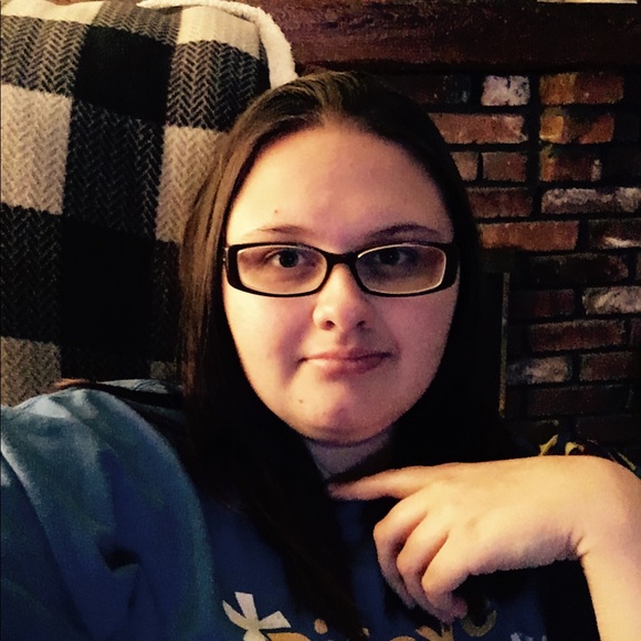 Meet your Posher, Gabrielle - Picture 1 of 1